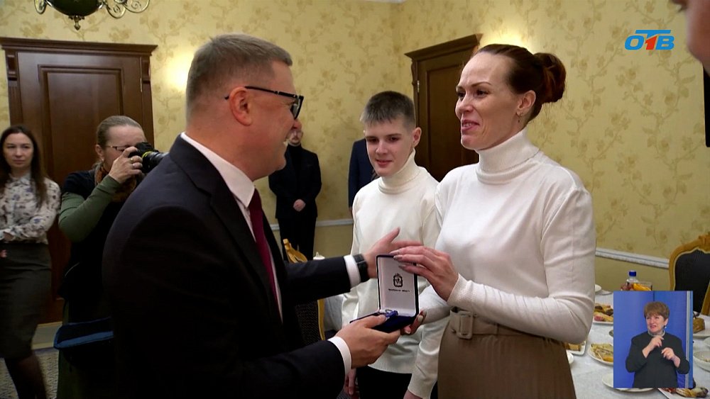 Губернатор вручил семьям ключи от квартир