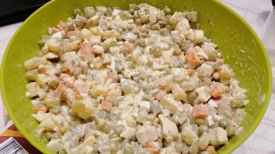 Оливье к новогоднему столу обойдется челябинцам более чем в тысячу рублей