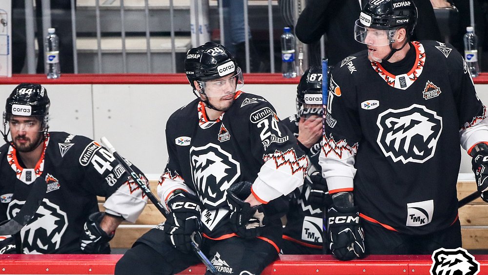 Хоккейному клубу «Трактор» оказался не нужен форвард Александр Шаров