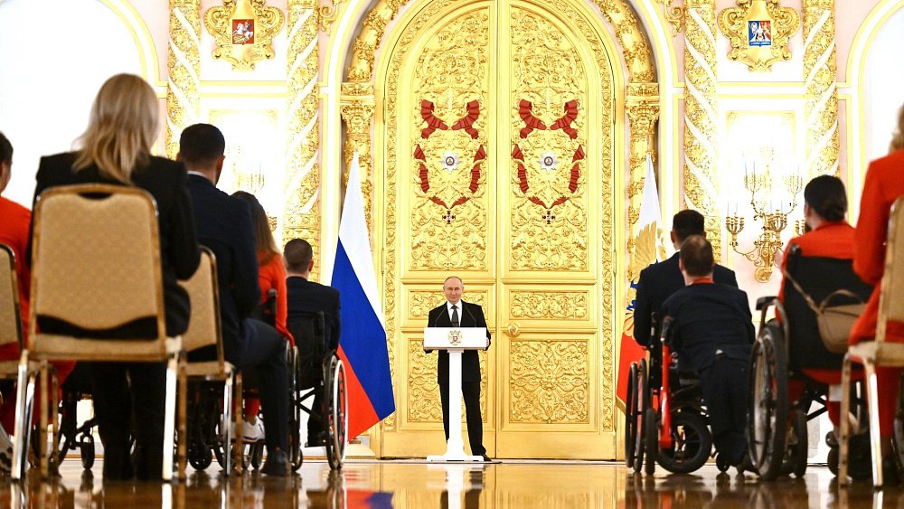 Владимир Путин наградил двух чемпионов Паралимпиады из Челябинска