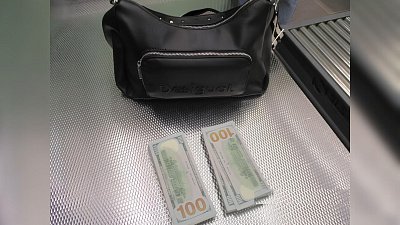 Челябинку задержали в аэропорту Кольцово с незадекларированными 20 тыс. долларов