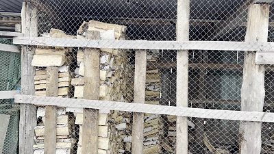 Семье участника СВО из поселка Крутоярский помогли с дровами