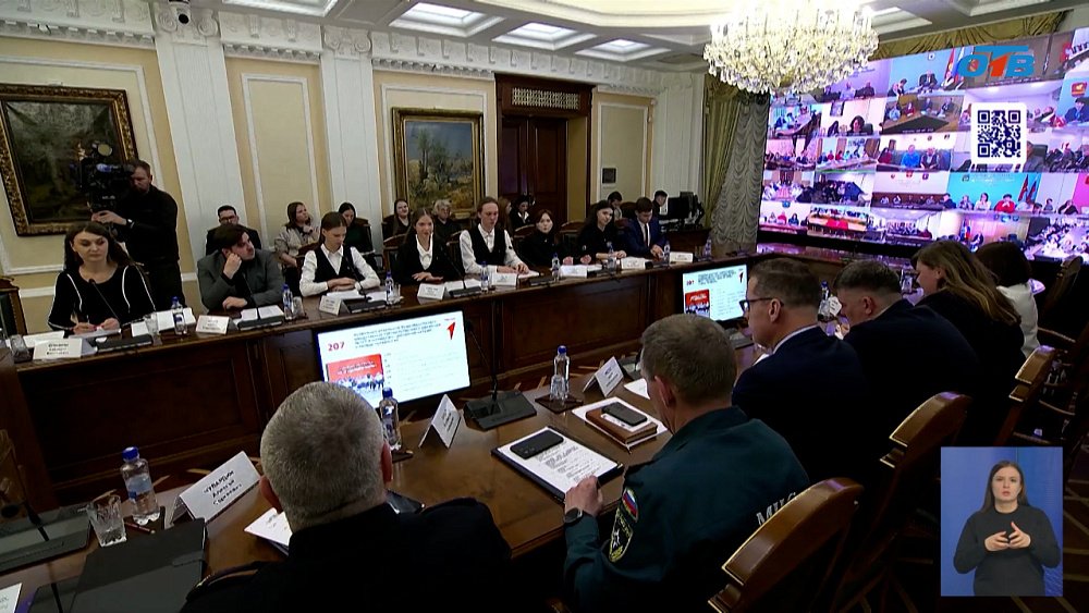 Губернатор провел встречу с региональным «Движением первых»