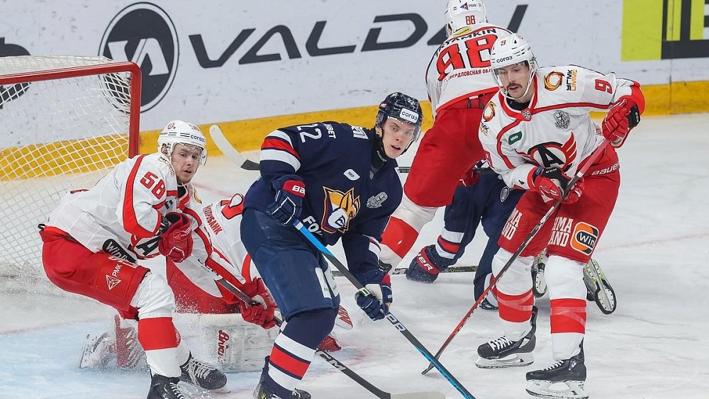 Хоккейный клуб «Металлург» за один период уничтожил «Автомобилист» в чемпионате КХЛ