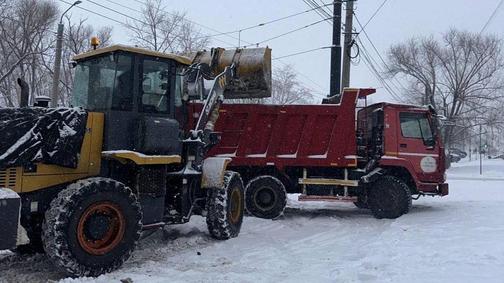 Уборку снега в Челябинске показали дорожники