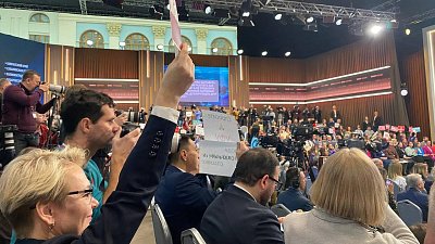 Владимир Путин начал отвечать вопросы  в прямом эфире