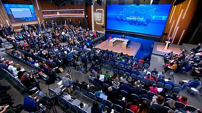 Владимир Путин подчеркнул, что не должно быть лимитов по выдаче льготных ипотек