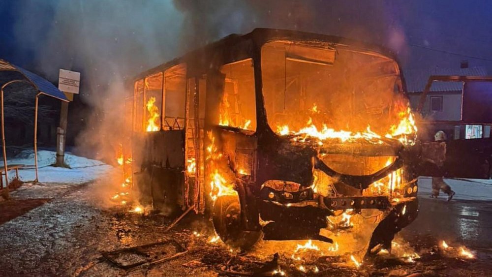 В Златоусте загорелся пассажирский ПАЗ