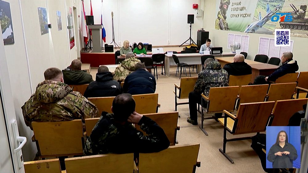 Поток желающих встать на защиту Родины не прекращается