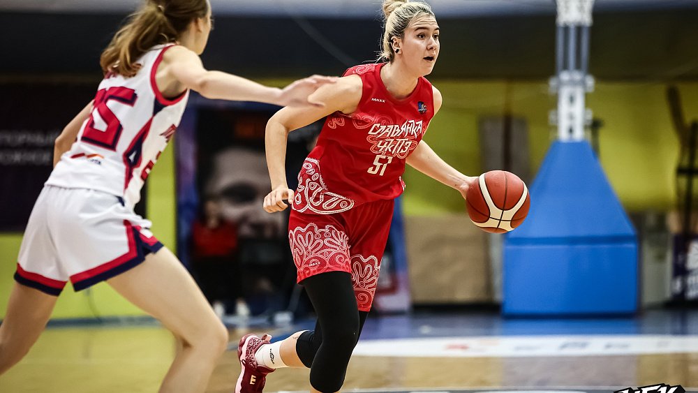 Баскетбольный клуб «Славянка‑ЧКПЗ» уверенно выиграл южноуральское дерби у «Металлурга»