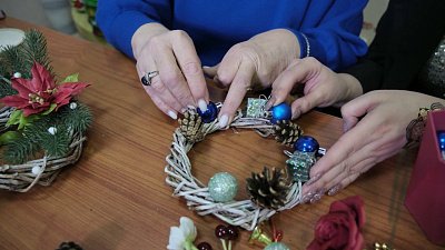 Как сделать рождественский венок своими руками?