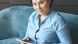 Челябинка возрождает любовь россиян к рукописным открыткам