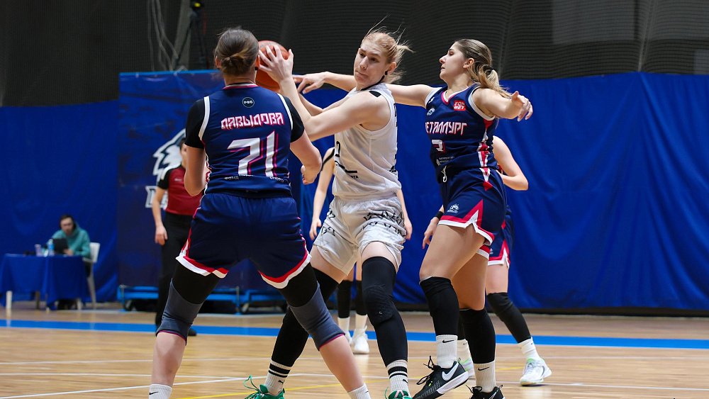 Баскетбольная команда «Славянка» заняла третье место по итогам первого круга в Высшей лиге