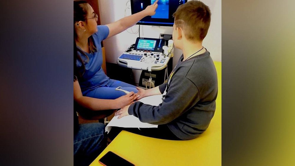 Челябинские врачи разделили фаланги пальцев мальчику из ДНР