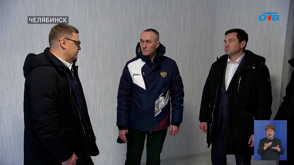 Губернатор Челябинской области вручил ключи от квартиры Герою России