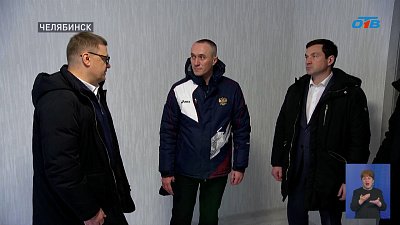 Губернатор Челябинской области вручил ключи от квартиры Герою России
