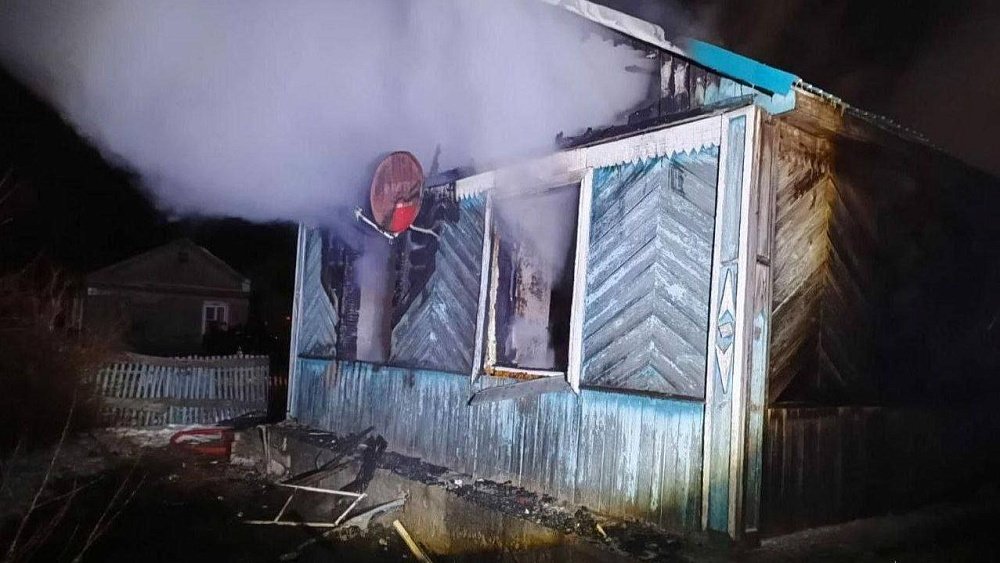 Трое детей погибли при пожаре в частном доме в Чесменском районе