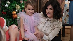 Алексей Текслер с супругой Ириной вручили подарки в рамках акции «Елка желаний»