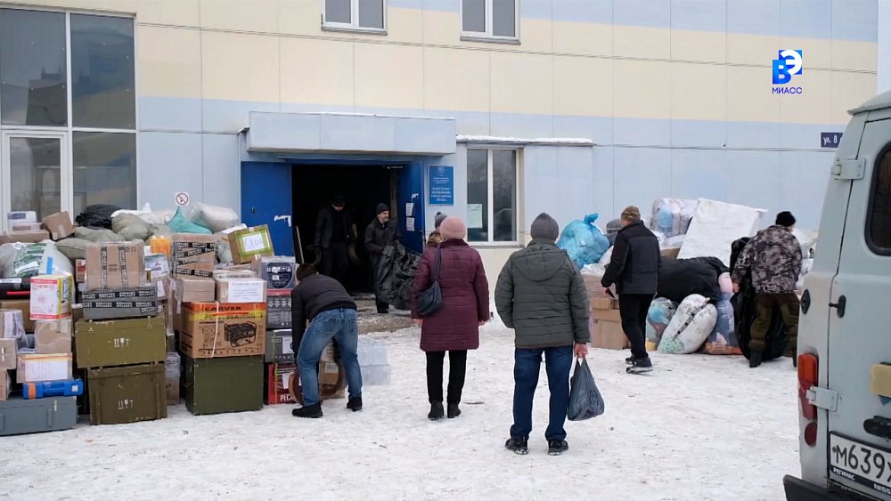 Новогодний конвой гумпомощи отправился на передовую из Миасса