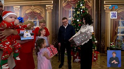 Алексей и Ирина Текслер вручили подарки детям