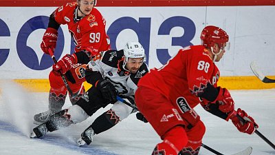 Хоккейный клуб «Автомобилист» выиграл в уральском дерби у «Трактора»