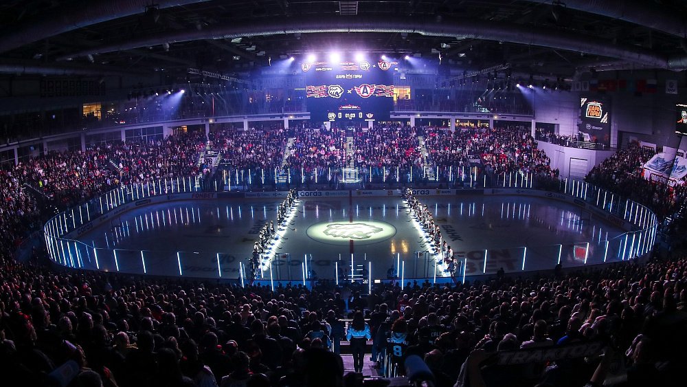 Хоккейный клуб «Трактор» показал, как менялась форма команды за 77 лет