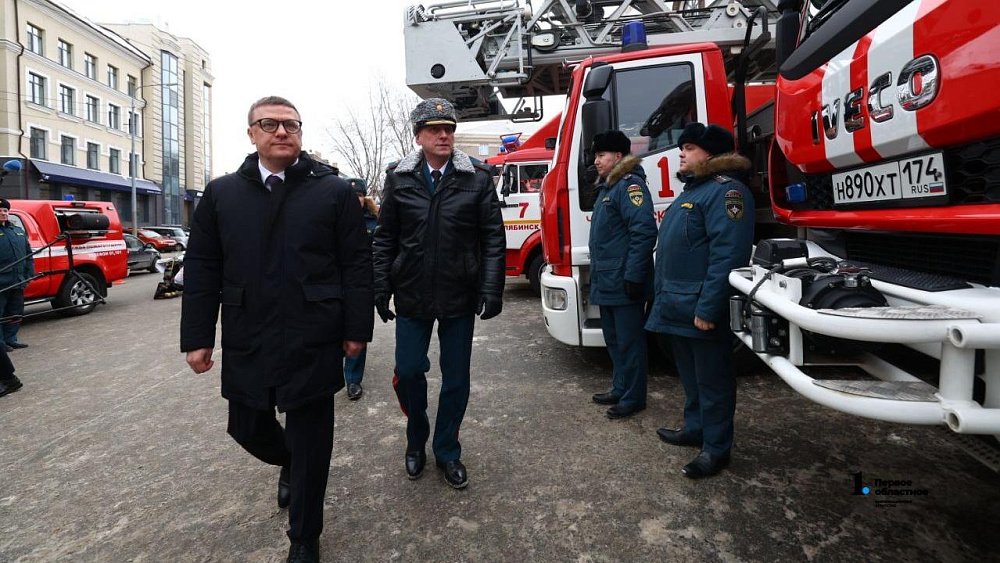 Губернатор Челябинской области посетил выставку техники МЧС в День спасателя