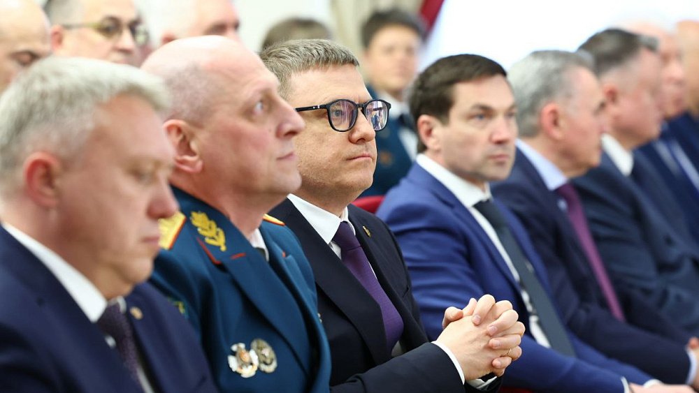 В День спасателя Алексей Текслер вручил награды южноуральцам