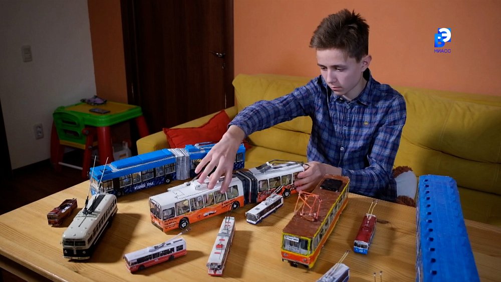 Челябинский завод подарил миасцу троллейбус