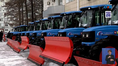 Челябинск получил новые коммунальные трактора