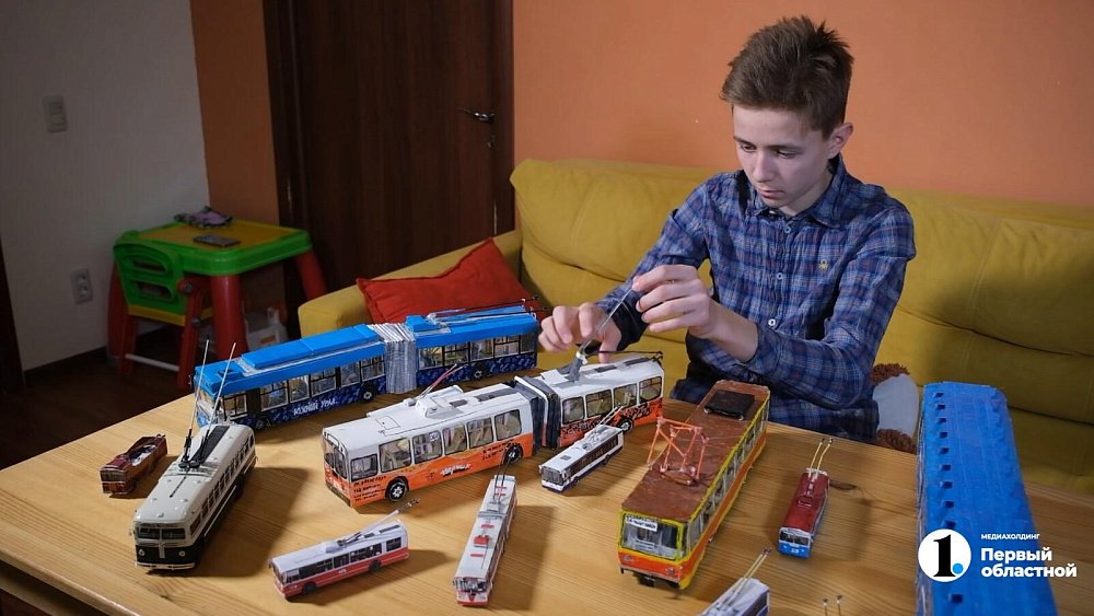 Юному конструктору из Миасса подарили копию троллейбуса