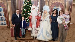 Супруги Текслер исполнили новогодние мечты четырех участников «Елки желаний»