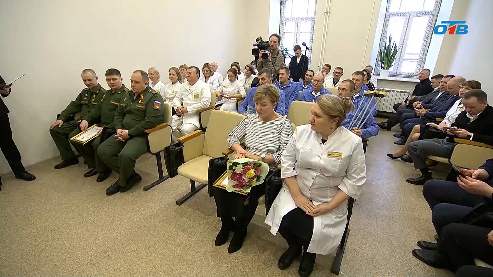 Алексей Текслер пообщался с участниками СВО в военном госпитале