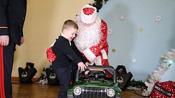 Главный южноуральский полицейский стал новогодним волшебником