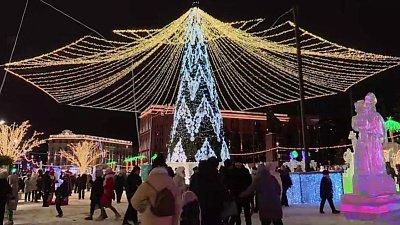 В Челябинске работает ледовый городок и Дом Деда Мороза