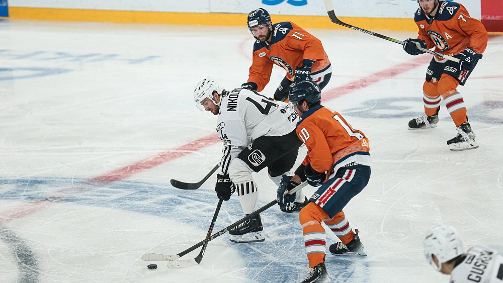 Хоккейный клуб «Трактор» разгромил «Нефтехимик» в последнем матче 2024 года