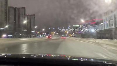 Челябинец в костюме Деда Мороза устроил заезд на елке