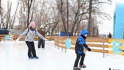 Катки в Челябинске заполнены посетителями