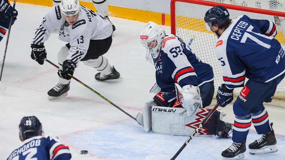 Хоккейные клубы «Челмет» и «Торпедо» забросили 10 шайб в матче ВХЛ