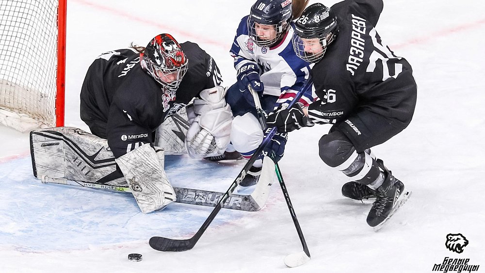 Хоккейная команда «Белые медведицы» с поражений стартовала в новом году в ЖХЛ