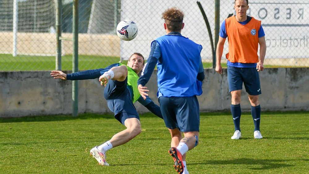 Футбольный клуб «Челябинск» проведет 9 спаррингов на сборах в Турции
