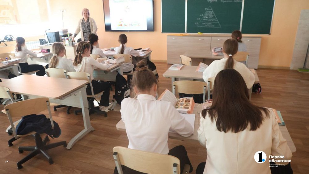 Директор челябинской гимназии поприветствовал школьников мемом