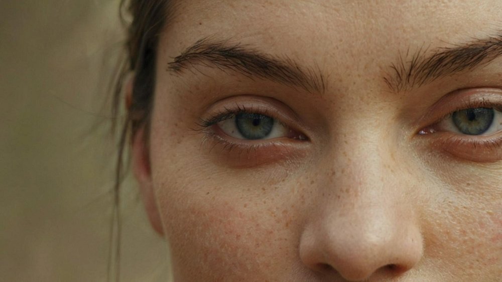 Как убрать отеки с лица и глаз