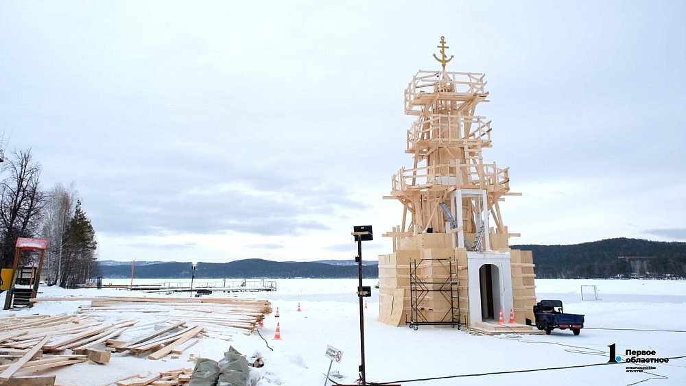 На льду Тургояка снова строят часовню