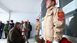 Мемориальную доску Герою России Андрею Мосину открыли в Челябинской области