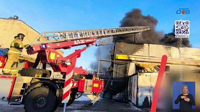 В промзоне Челябинска произошел крупный пожар