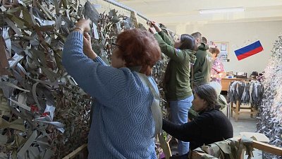 Жители Челябинской области плетут масксети на передовую