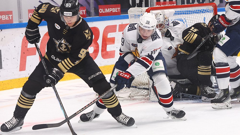 Хоккейный клуб «Адмирал» остановил победную серию «Металлурга» в КХЛ