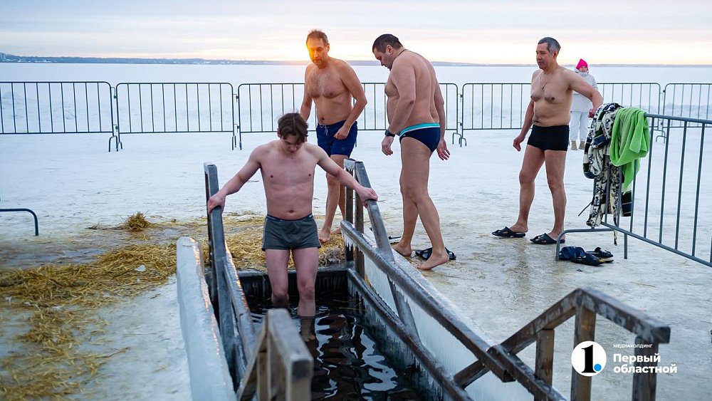 В Челябинске не оскудевает очередь к ледяным купелям