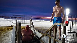 В Челябинске не оскудевает очередь к ледяным купелям